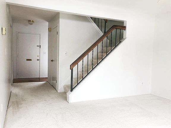 5th image of 3359 Burbank Dr