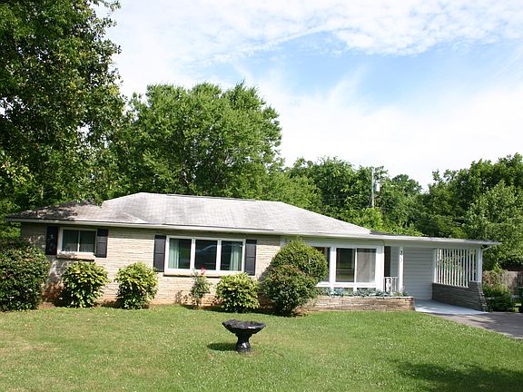 4th image of 303 Brannon Dr