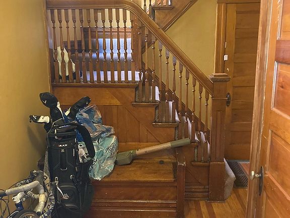 Beautiful entry staircase, in unit washer dryer, beveled leaded glass window.