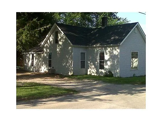716 Wightman St photo 1