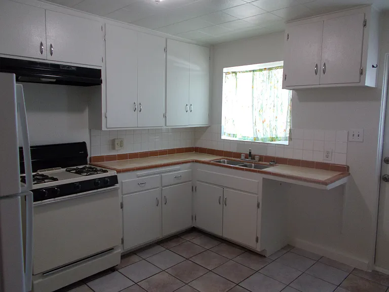 4335 N 15th Ave #9 — Photo 3