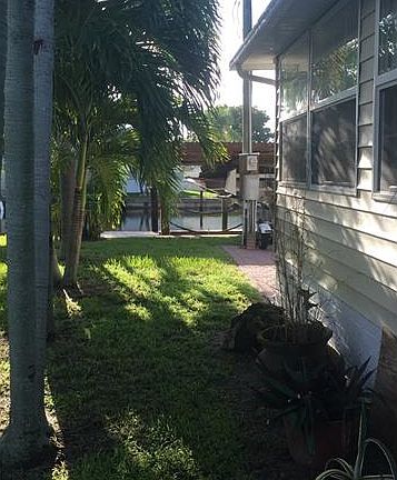 4th image of 814 Oak St