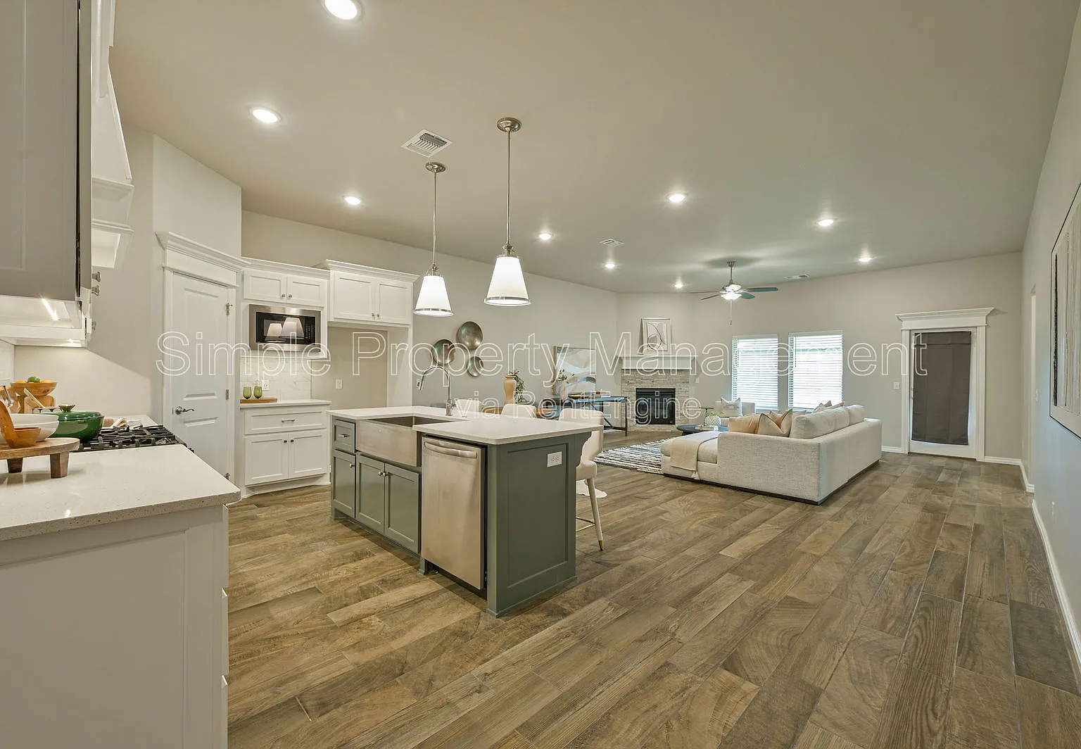3 bed, 2.0 bath, 1785 sqft, $2,295 — Photo 2