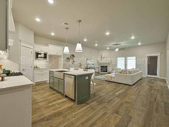 2nd image of 3806 Palmetto Trl