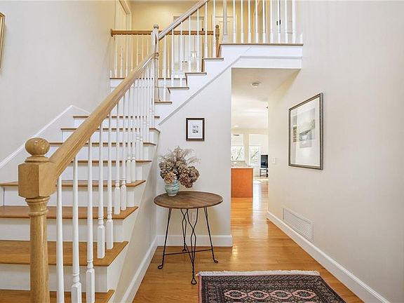 5th image of 302 Pond St