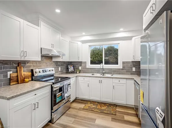 34 Oakhill Dr #20B, Brantford, ON N3T 1R1