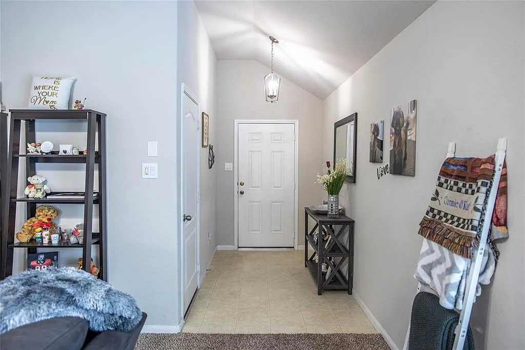 3 bed, 2.0 bath, 1419 sqft, $1,900 — Photo 3
