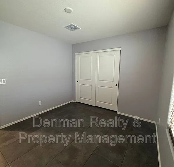 1633 W Pinkley Ct — Photo 25