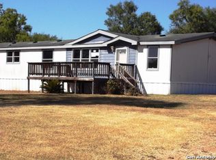 630 Blue Bonnet N, Floresville, TX 78114