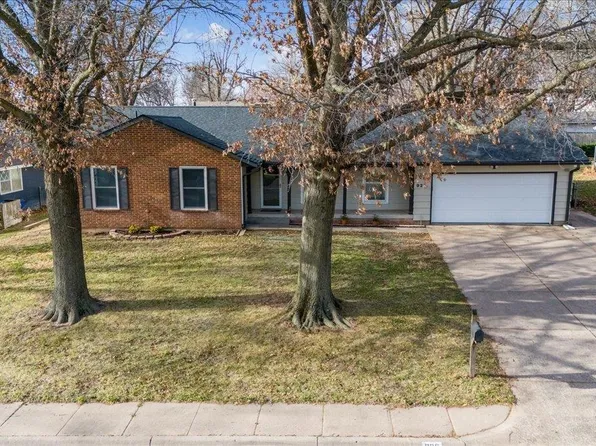 925 E Wedgewood Dr, Derby, KS 67037