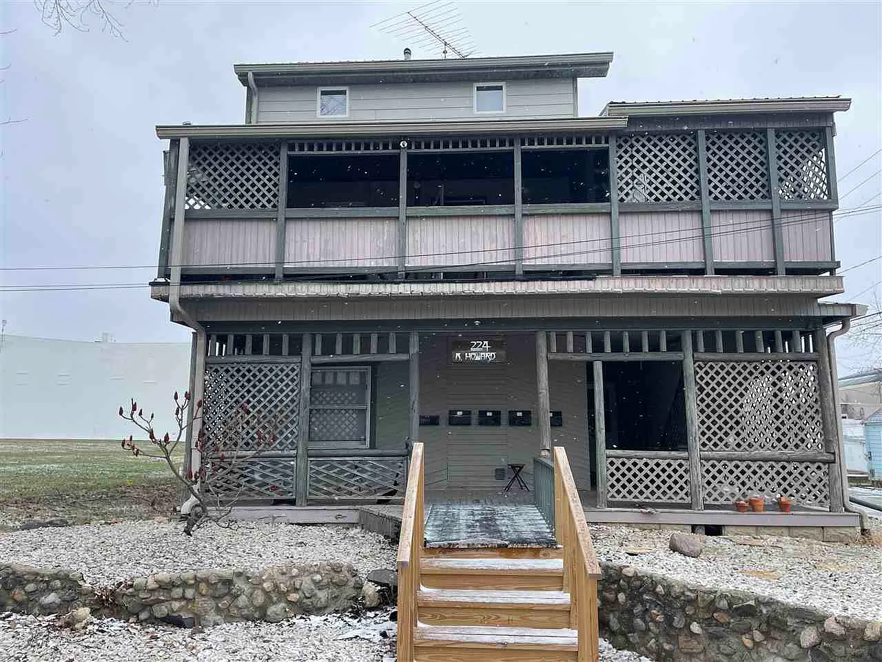 224 N Howard St photo 1