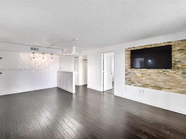1720 NW North River Dr APT 211, Miami, FL 33125