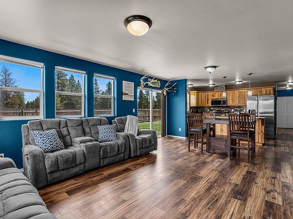 4th image of 16699 Conifer Ct