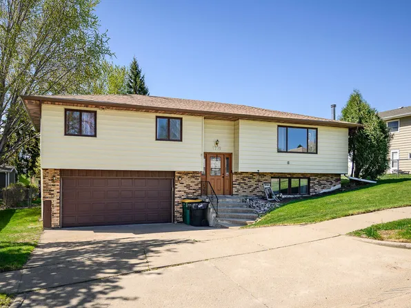 1709 Kennedy Ave, Bismarck, ND 58501