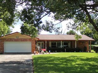 5928 Country Club Dr, Dade City, FL 33523