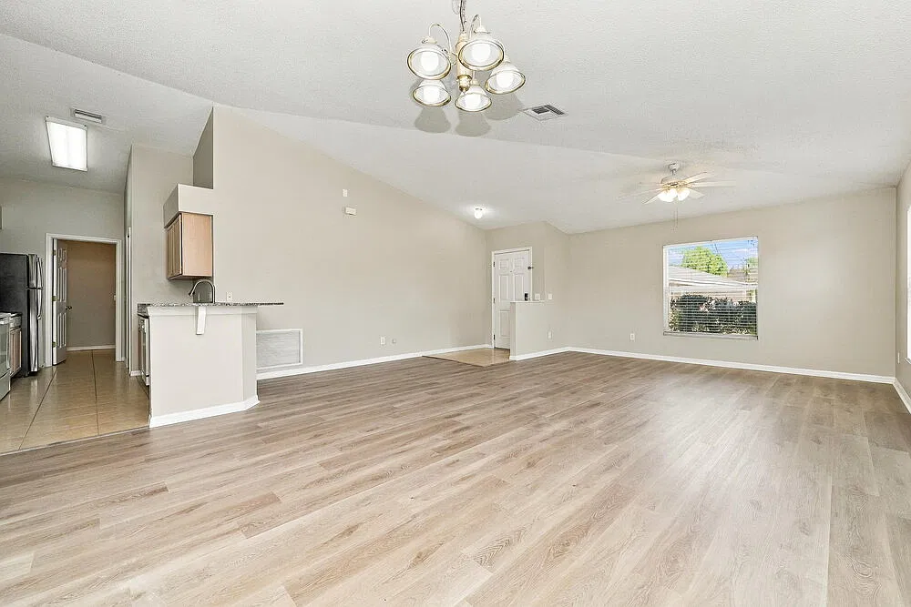 3 bed, 2.0 bath, 1473 sqft, $2,030 — Photo 4