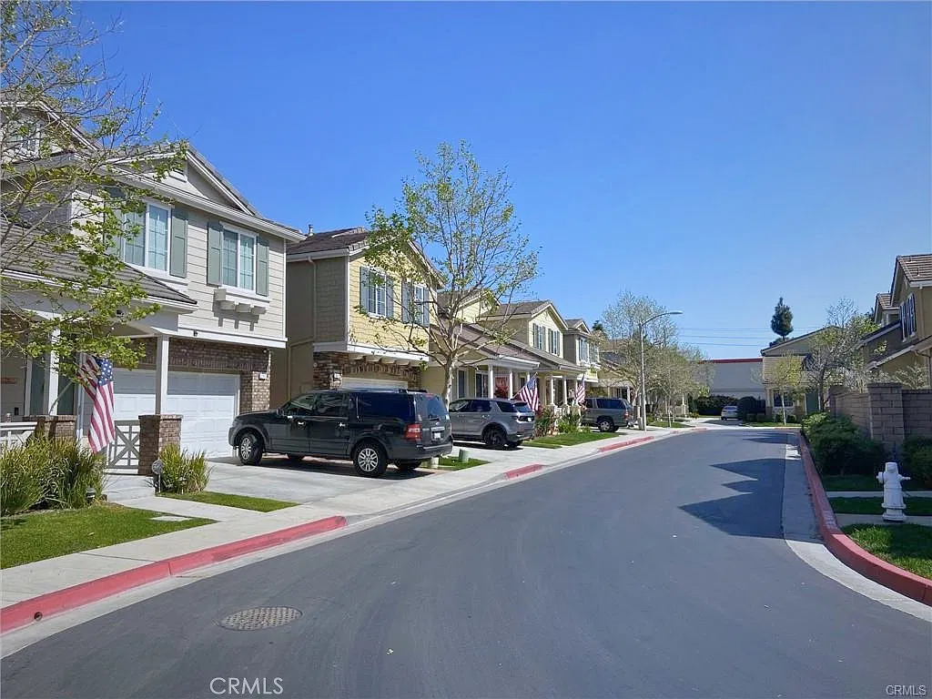 4 bed, 3.5 bath, 2575 sqft, $6,950 — Photo 3