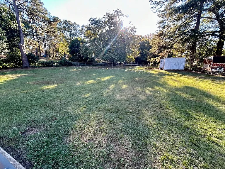 2470 Drexel Dr — Photo 9