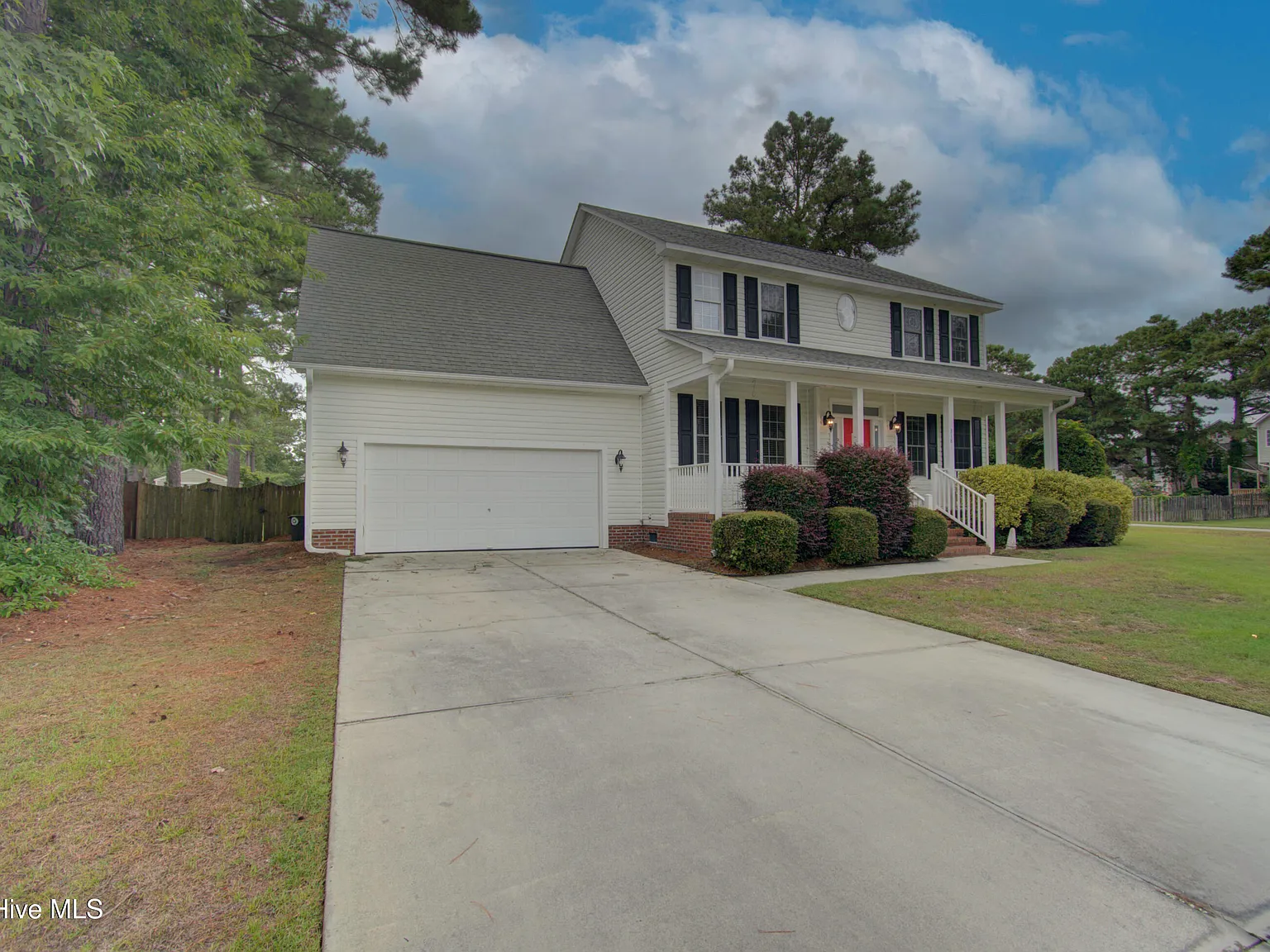 4 bed, 2.5 bath, $2,400 — Photo 3