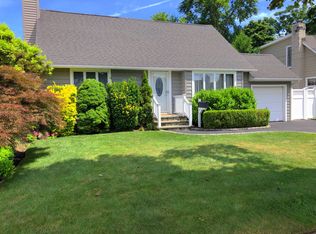 60 Arlyn Dr E, Massapequa, NY 11758