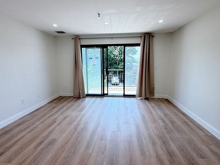 500 Washington St #207 — Photo 2