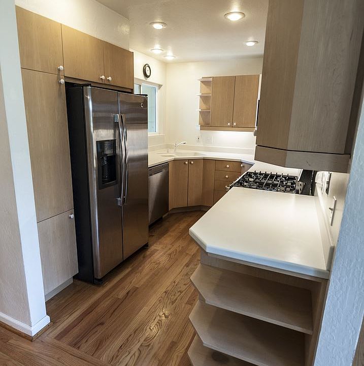 1st image of 1551 Lilac Ln