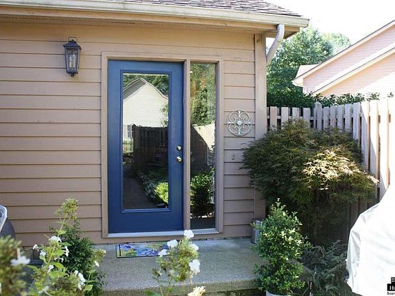 2nd image of 603 Oakbridge Dr