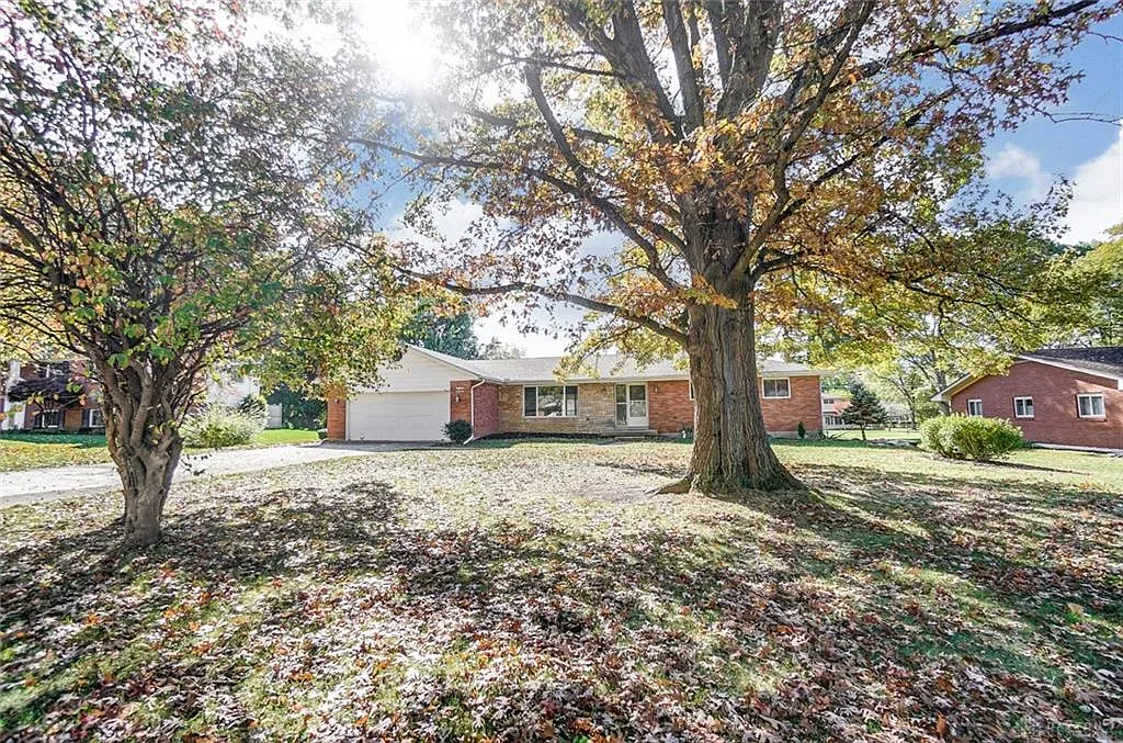 4 bed, 2.5 bath, 2242 sqft, $2,295 — Photo 4