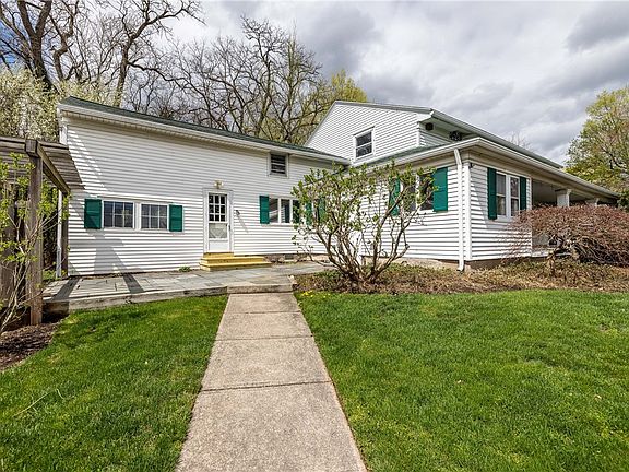 2nd image of 1253 Fairport Rd