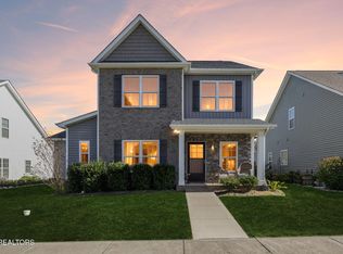 106 E Elderberry St, Oak Ridge, TN 37830