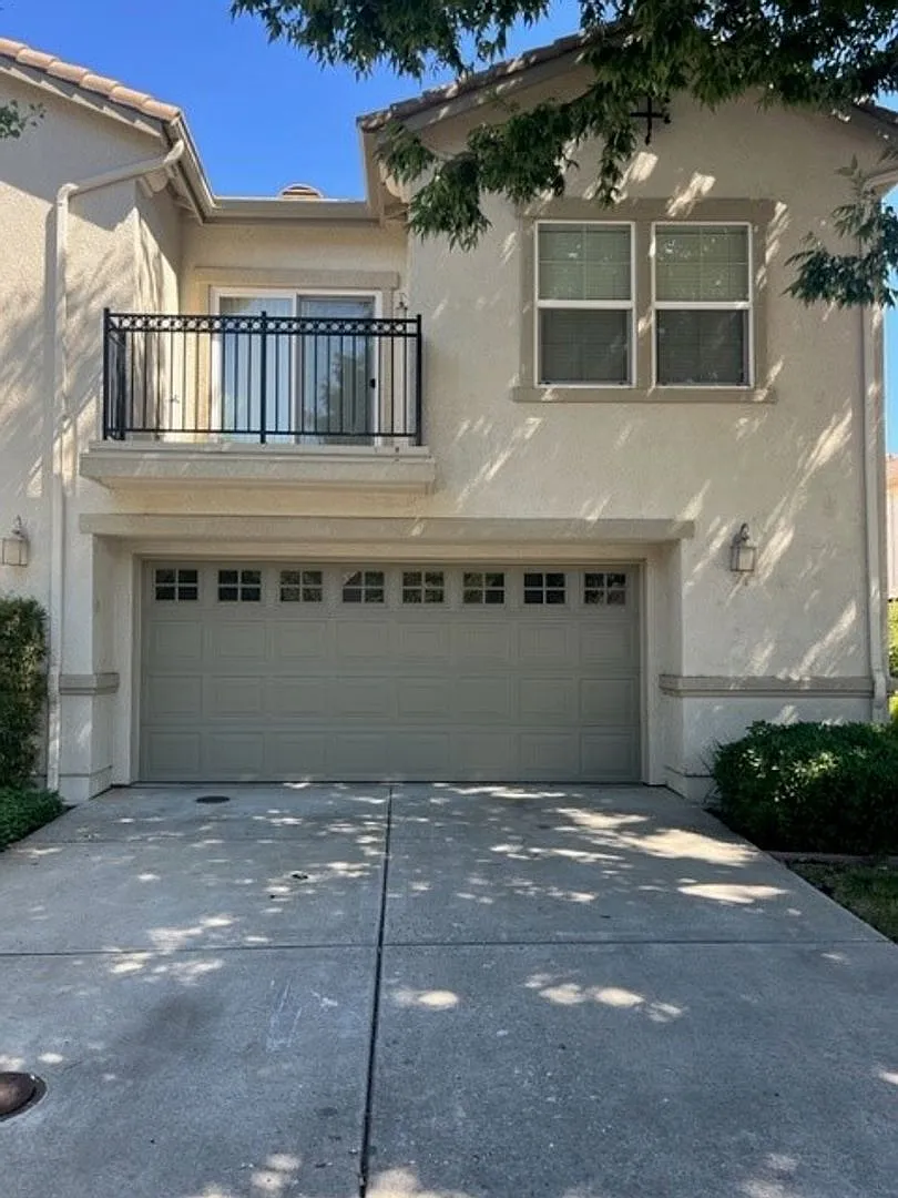 Hampton Village - 2 Br / 2 Ba Condo Available Now! — Photo 1