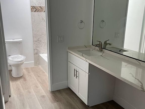 3rd image of 282 Redondo Ave Unit 403
