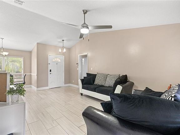 4th image of 9803 N Hartts Dr