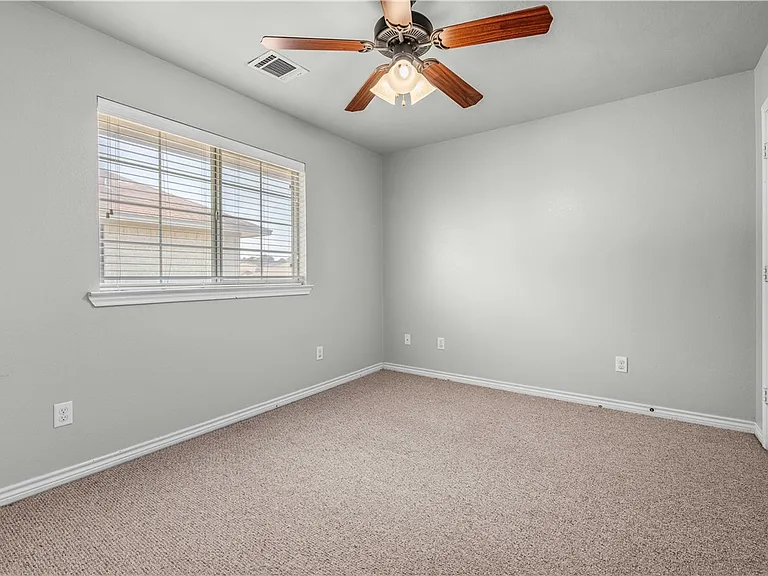 4101 Hunter Creek Dr — Photo 16