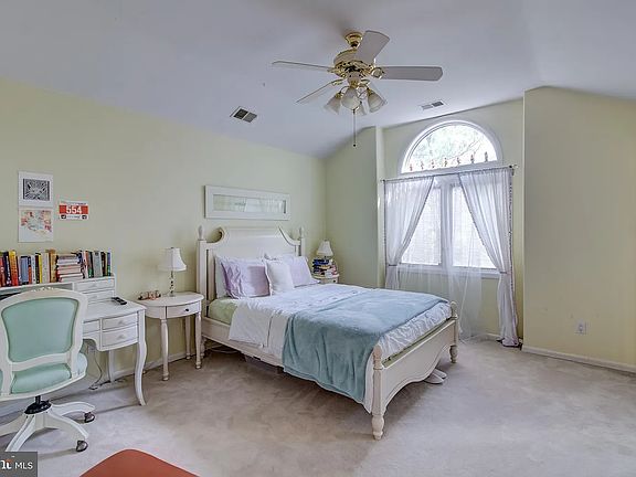 3rd image of 307 Sayre Dr