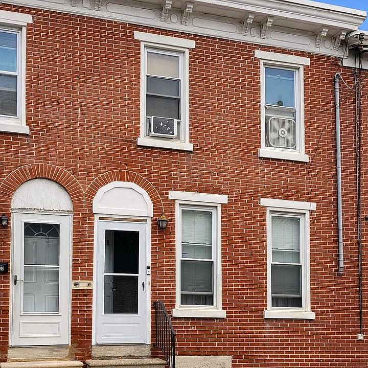 1st image of 415 E 10th St
