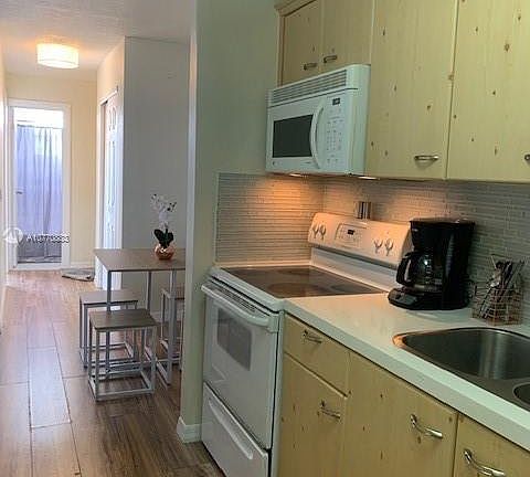 5th image of 7904 West Dr APT 616