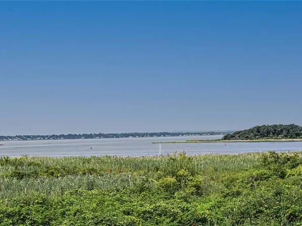 12 Seabreeze Ln, Bristol, RI 02809