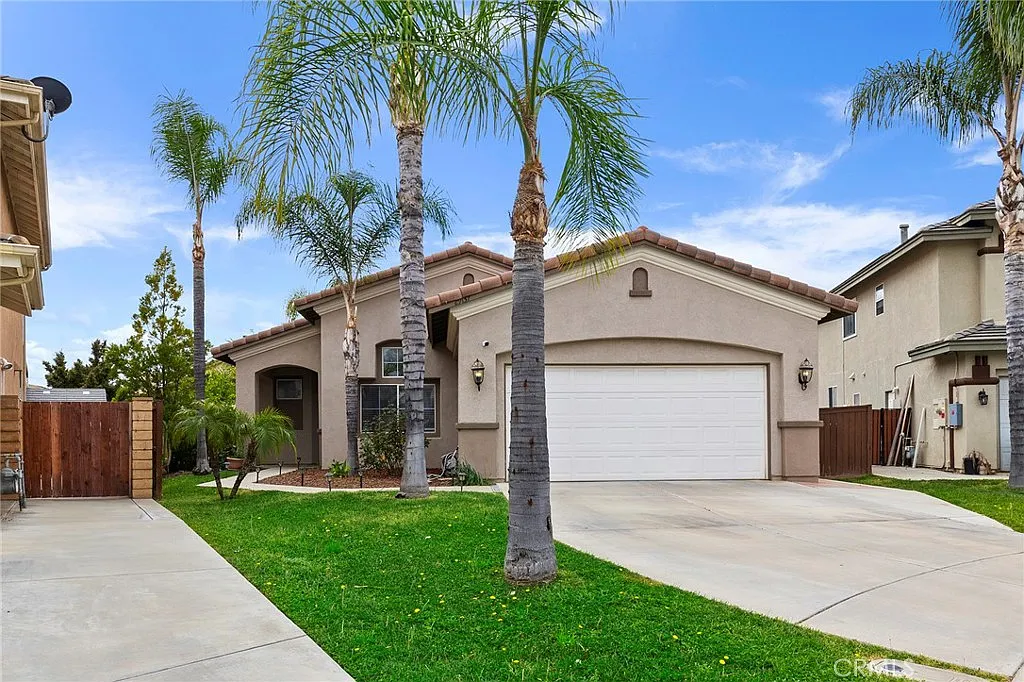 3 bed, 1466 sqft, $3,200 — Photo 1
