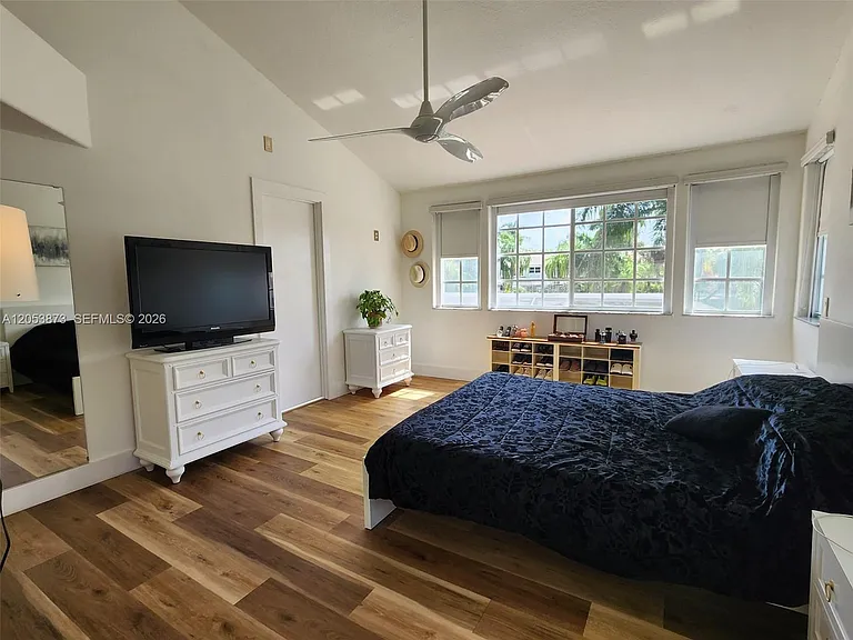 594 Spinnaker — Photo 24