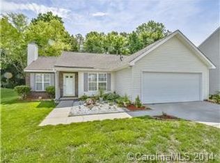 8316 Sand Hills Ct, Charlotte, NC 28215