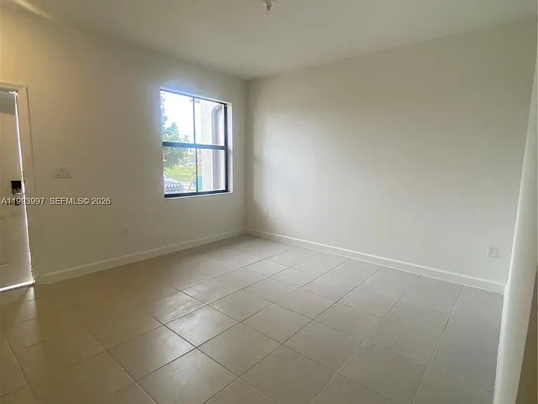 12773 SW 234th Ter — Photo 4