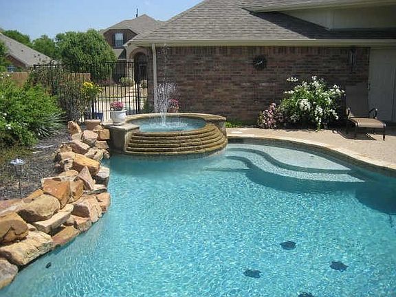 2nd image of 1819 Forest Bend Ln