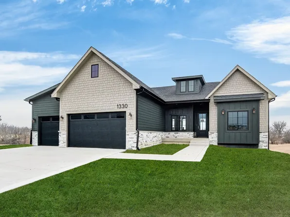 1330 NW Brooks Dr, Waukee, IA 50263