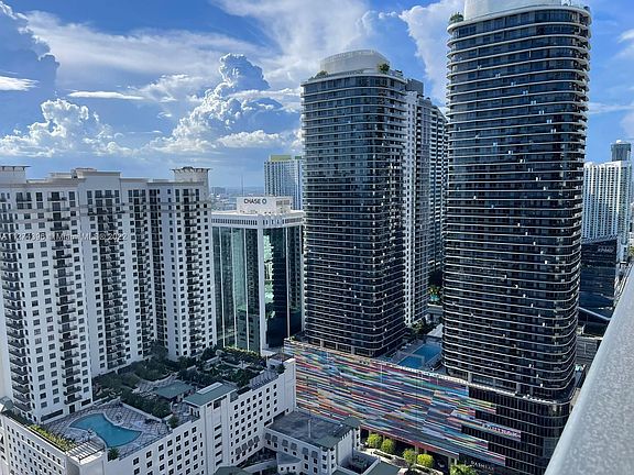 3rd image of 1000 Brickell Plz #3608