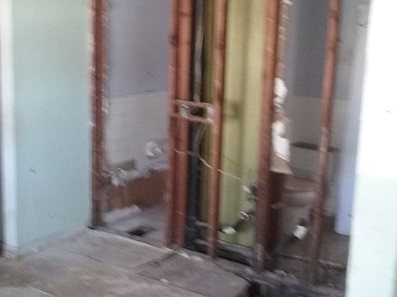4th image of 12109 W Henry St