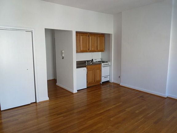 5th image of 208 E 32nd St APT 4A