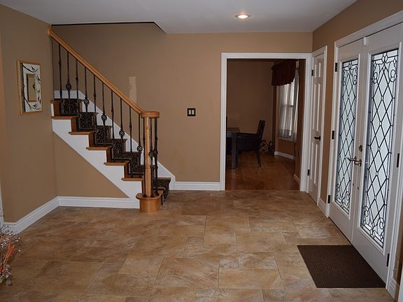 Foyer : Replaced Stairs and Installed New Tiles
