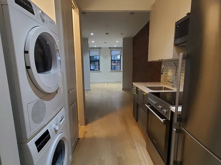 405 E 78th St #1A — Photo 3