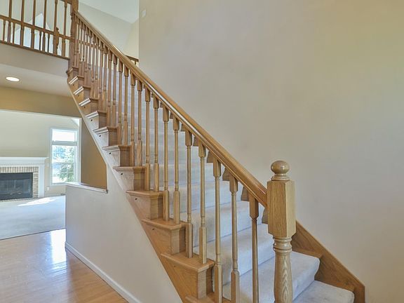 3rd image of 31 Oak Hollow Ct